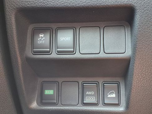 Used 2016 Nissan Rogue SV AWD/4WD image 20