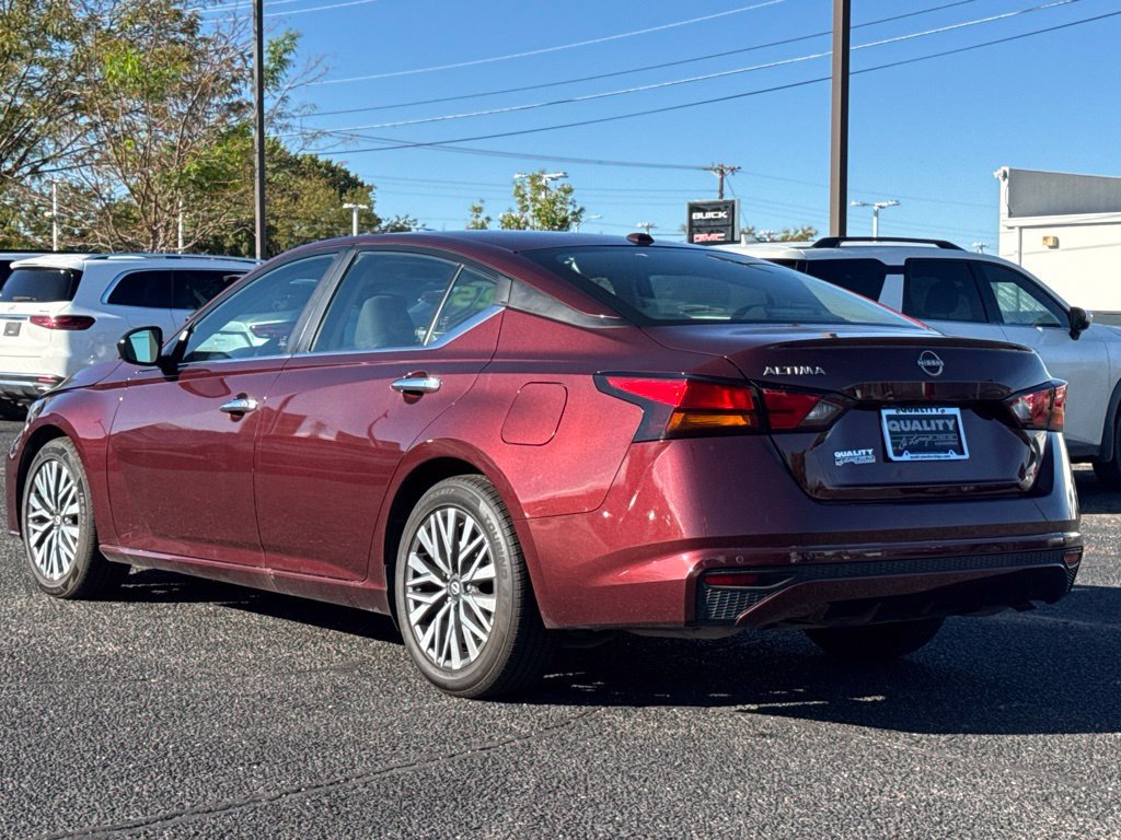 Used 2025 Nissan Altima 2.5 SV FWD image 6