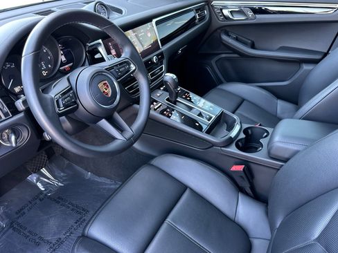 Used 2026 Porsche Macan AWD/4WD image 4