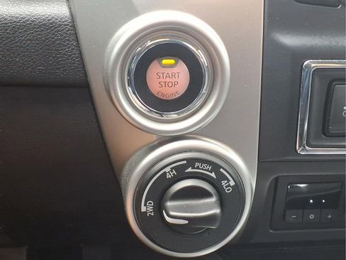 Used 2021 Nissan Titan SV w/ SV Convenience Package AWD/4WD image 12