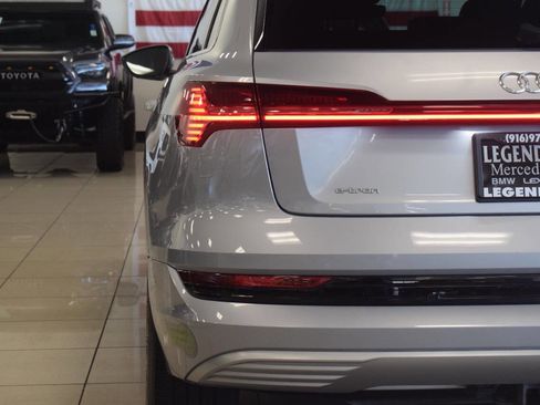 Used 2019 Audi e-tron Prestige w/ Prestige Package AWD/4WD image 28
