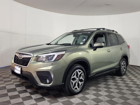 Used 2021 Subaru Forester Premium image 3