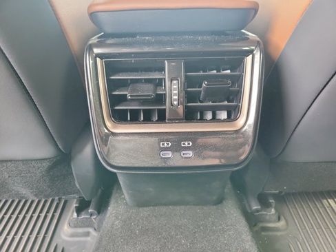 Used 2025 Toyota Crown Signia Limited image 12