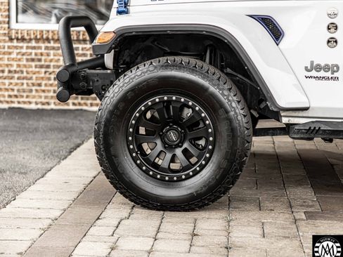 Used 2019 Jeep Wrangler Unlimited Sahara w/ Safety Group image 8