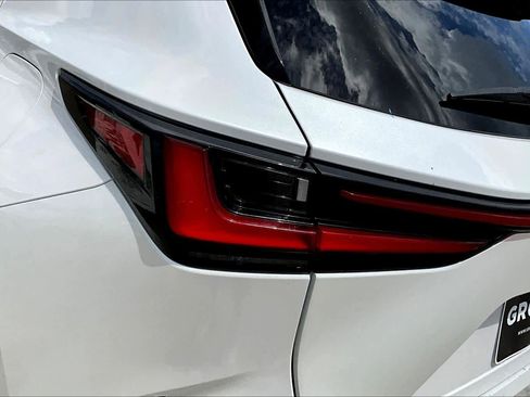 Used 2025 Lexus NX 250 FWD w/ Towing Package (2000 Lbs) image 26