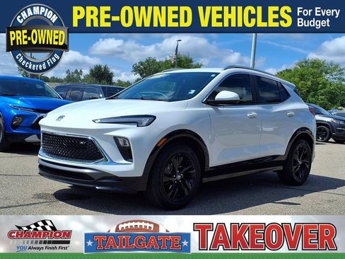 Used 2024 Buick Encore GX Sport Touring FWD image 1