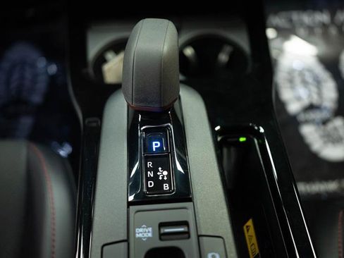 Used 2026 Toyota Prius Plug-In Hybrid FWD image 24