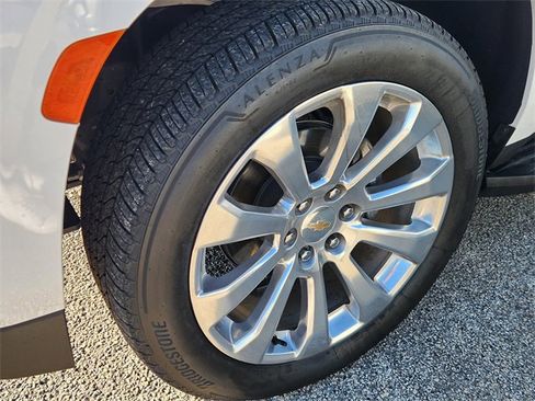 Used 2024 Chevrolet Suburban Premier image 10