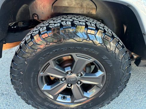 Used 2018 Jeep Wrangler Unlimited Rubicon AWD/4WD image 35
