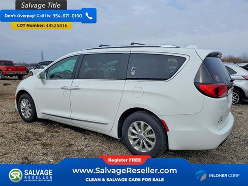 Used 2019 Chrysler Pacifica Touring-L image 3