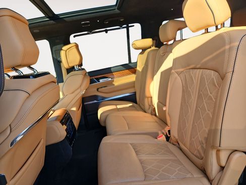 Used 2022 Jeep Grand Wagoneer Series III w/ Flexible Seating Group AWD/4WD image 13