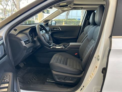New 2026 Mitsubishi Outlander SE image 5