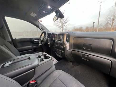 Used 2020 Chevrolet Silverado 1500 Custom w/ Custom Value Package image 11
