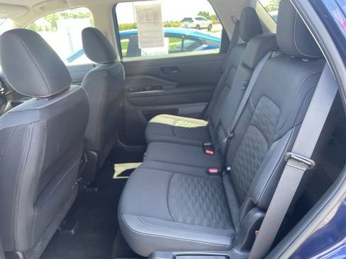 Used 2025 Nissan Pathfinder SV FWD image 29