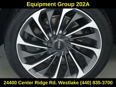 Used 2021 Lincoln Aviator Reserve w/ Equipment Group 202A image 12