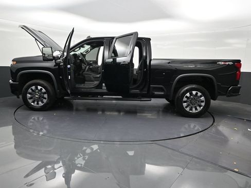Used 2021 Chevrolet Silverado 2500 Custom w/ Custom Value Package AWD/4WD image 32