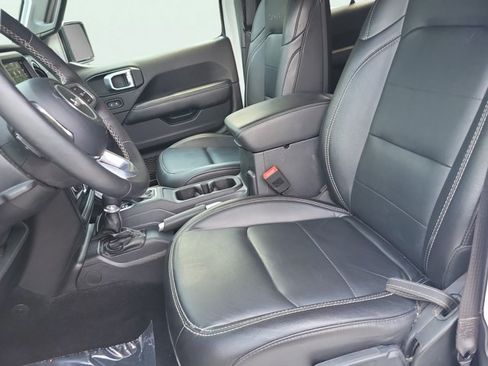 Used 2020 Jeep Wrangler Unlimited Sahara AWD/4WD image 22