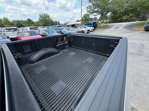 Used 2017 Ford F150 XLT w/ Equipment Group 302A Luxury AWD/4WD image 13
