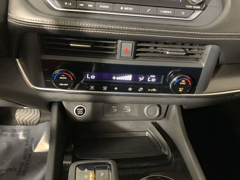 Used 2023 Nissan Rogue SV AWD/4WD image 25