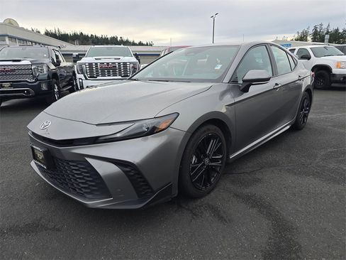 Used 2025 Toyota Camry SE image 7
