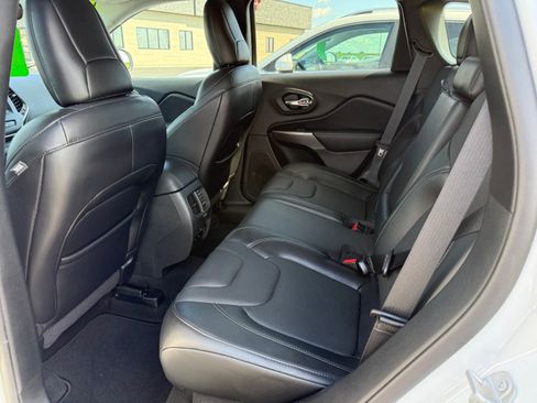 Used 2020 Jeep Cherokee Latitude Lux w/ Comfort/Convenience Group AWD/4WD image 7