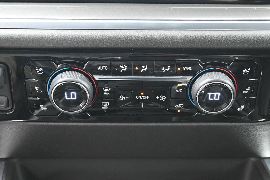 Used 2024 Chevrolet Silverado 1500 High Country w/ High Country Premium Package AWD/4WD image 24