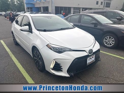 Used 2017 Toyota Corolla SE w/ SE Premium Package FWD image 1