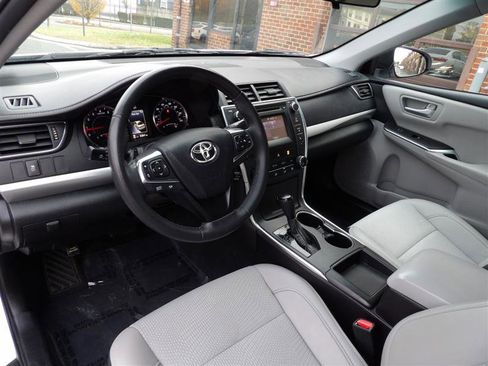 Used 2017 Toyota Camry SE image 12