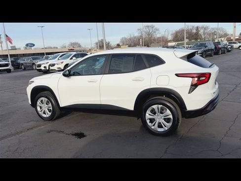 Used 2024 Chevrolet Trax LS image 6