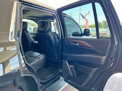 Used 2017 Cadillac Escalade Luxury AWD/4WD image 48