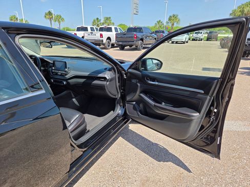 Used 2024 Nissan Altima 2.5 SR FWD image 19