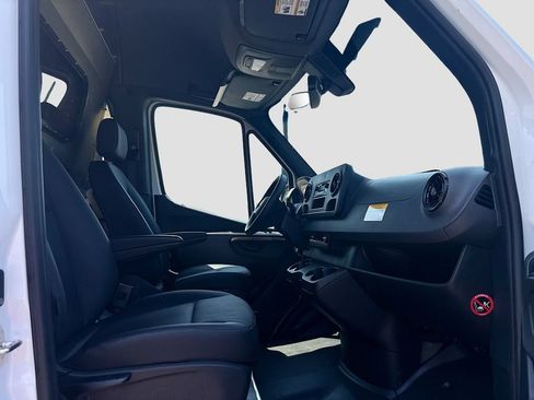 Used 2025 Mercedes-Benz Sprinter 2500 image 29