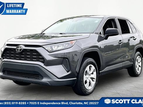 Used 2022 Toyota RAV4 LE FWD image 3