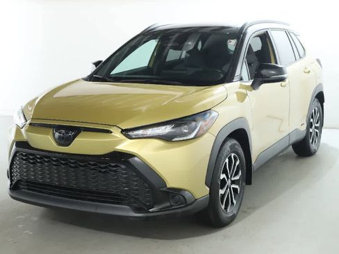 Used 2023 Toyota Corolla Cross SE image 1