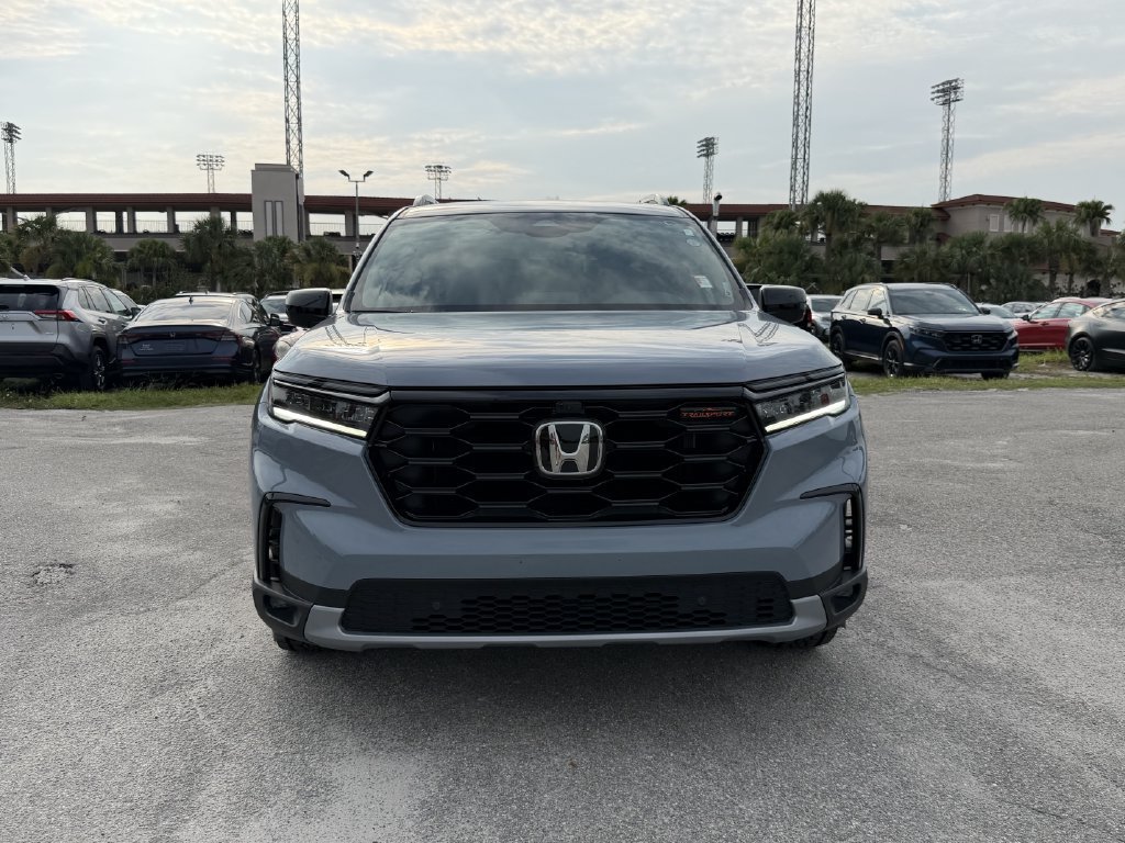 Certified 2025 Honda Pilot TrailSport image 3