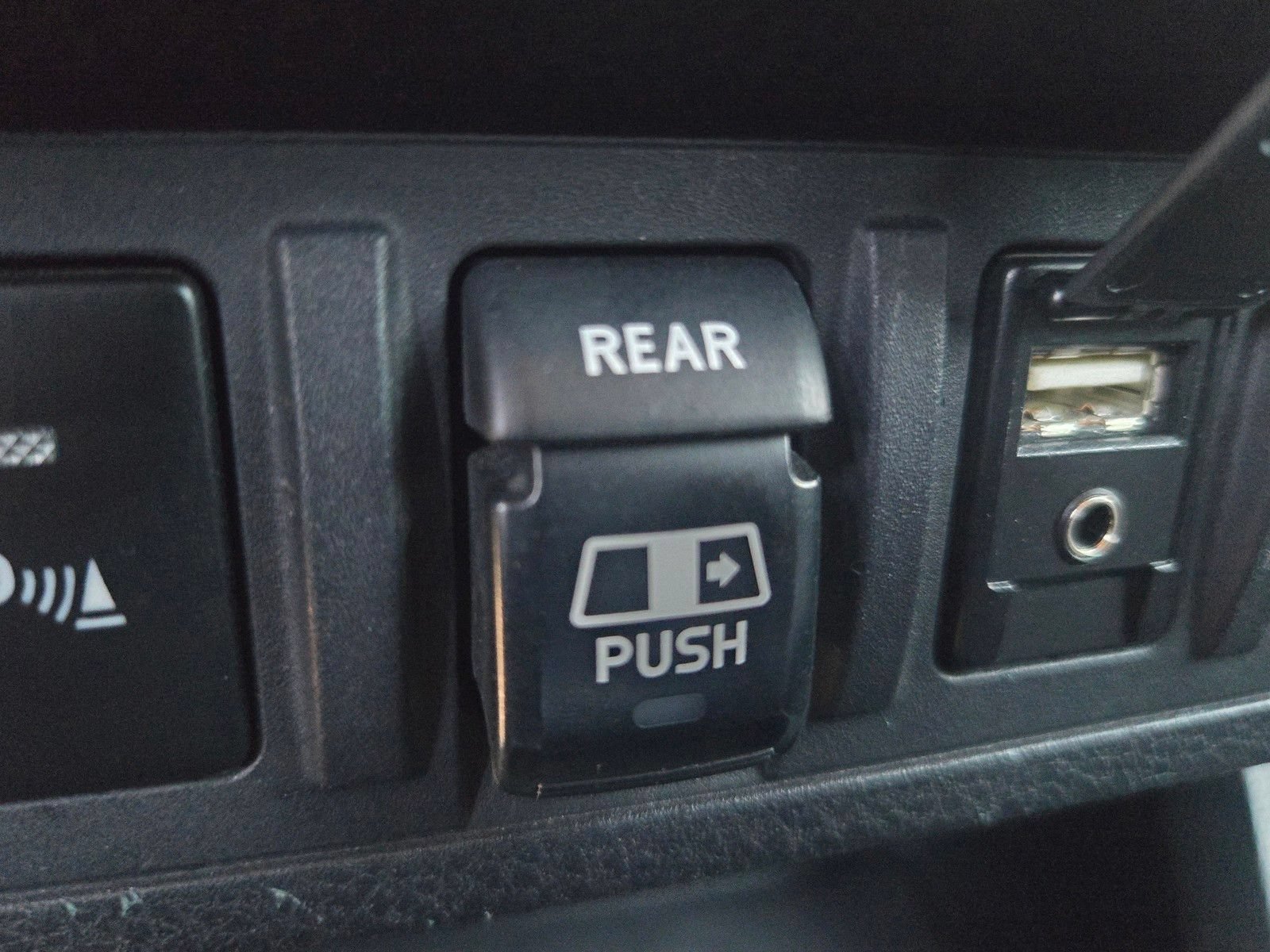 Used 2019 Toyota Tacoma TRD Sport w/ Technology Package RWD image 29