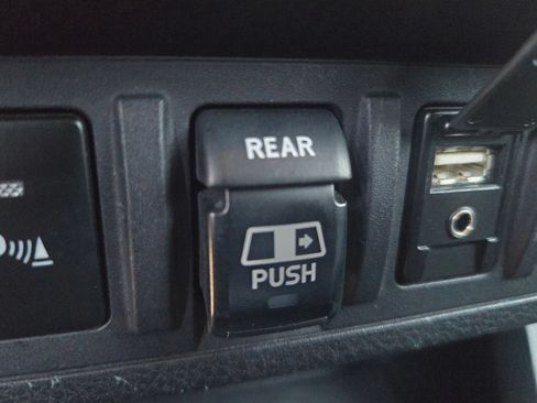 Used 2019 Toyota Tacoma TRD Sport w/ Technology Package RWD image 29