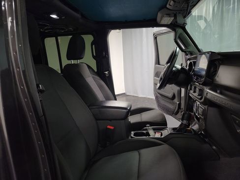 Used 2018 Jeep Wrangler Unlimited Sport S image 23