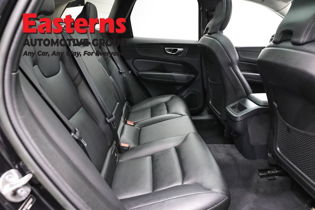 Used 2023 Volvo XC60 B5 Core FWD image 23