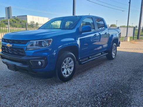 Used 2022 Chevrolet Colorado LT w/ LT Convenience Package AWD/4WD image 4