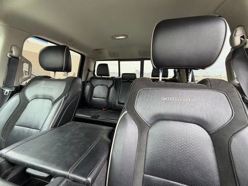 Used 2022 RAM 1500 Laramie AWD/4WD image 12