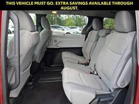 Used 2025 Toyota Sienna LE FWD image 10