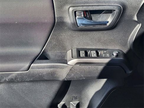 Used 2023 Toyota Tacoma TRD Off-Road image 18