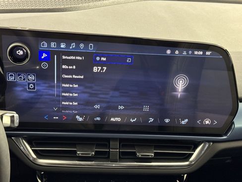 New 2026 Chevrolet Equinox EV LT image 18