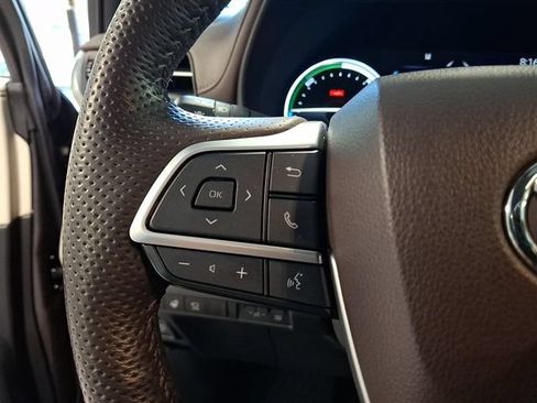 Used 2024 Toyota Sienna Platinum AWD/4WD image 21