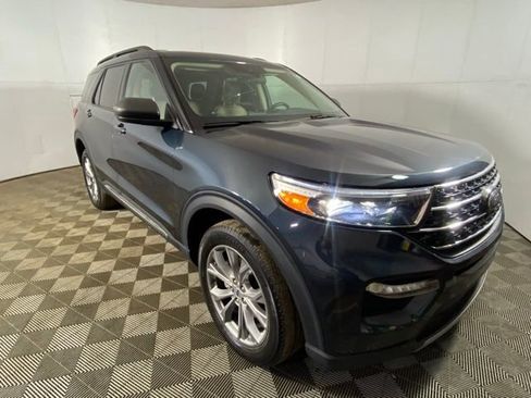 Used 2022 Ford Explorer XLT w/ Equipment Group 202A image 3