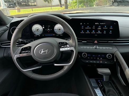 Used 2025 Hyundai Santa Fe SEL image 13