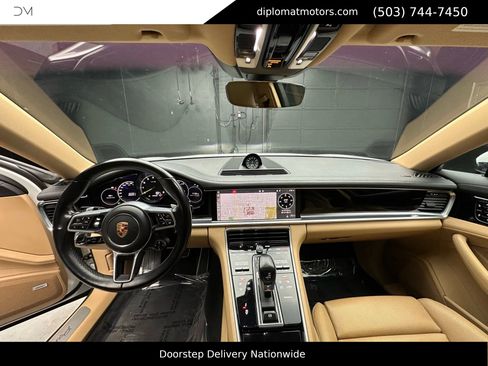 Used 2018 Porsche Panamera 4 image 23