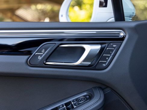 Certified 2026 Porsche Macan AWD/4WD image 26
