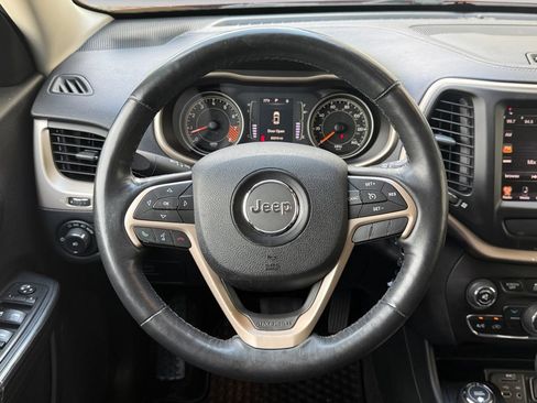 Used 2015 Jeep Cherokee Latitude w/ Cold Weather Group AWD/4WD image 12